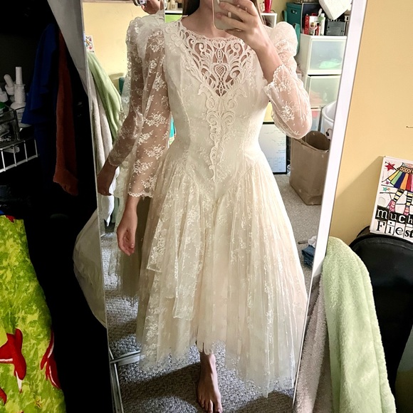 VINTAGE WEDDING DRESS - Picture 2 of 5